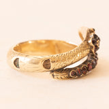 Anello a serpente antico in oro giallo 14K con granati e perlina bianca, primi del ‘900