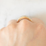 Anello a fascia vintage in oro giallo 14K con pavé di diamanti (0.50ctw ca.), anni ‘70