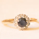 Anello a margherita vintage in oro giallo 9K con zaffiro (0.70ct ca.) e diamanti (0.05ctw ca.), anni '70