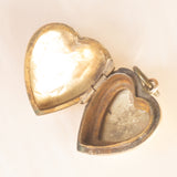 Ciondolo portafoto vintage a forma di cuore con lamina in oro giallo 9K su metallo, anni ‘50/‘60