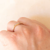Anello a “V” vintage in oro giallo 9K con diamanti (0.07ctw ca.)