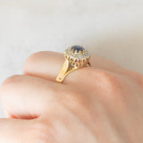 Anello a margherita antico in oro giallo 14K con zaffiro (0.40ct ca.) e diamanti di taglio vecchia miniera (0.70ctw ca.), anni ‘20/‘30