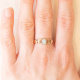 Anello a fascia vintage in oro giallo 8K con opale (0.25ct ca.) e perline bianche, anni ‘70