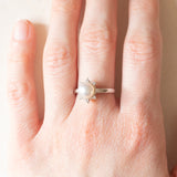 Anello a margherita vintage in oro bianco 14K con perla bianca coltivata e diamanti (0.08ctw ca.), anni ‘60