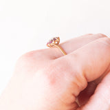 Anello a margherita vintage in oro giallo e bianco 9K con rubini sintetici (0.32ctw ca.) e diamante, anno 1962