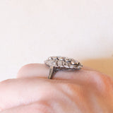 Anello Art Nouveau in oro bianco 14K con diamanti di taglio vecchia Europa (0.70ctw ca.) e di taglio rosetta, anni ‘20