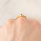 Solitario in oro giallo 9K con diamante blu trattato (0.07ct)