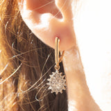 Orecchini pendenti in oro giallo e bianco 9K con diamanti (0.12ctw ca.), anni ‘80