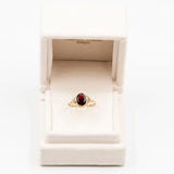 Anello solitario vintage in oro giallo 8K con granato, anni ‘50/‘60