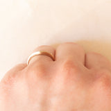 Anello a “V” vintage in oro giallo 9K con diamanti (0.07ctw ca.)