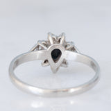 Anello a margherita vintage in platino con zaffiro (0.45ct ca.) e diamanti (0.14ctw ca.), anno 2006