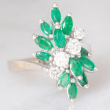 Anello vintage in oro bianco 18K con smeraldi (1ctw ca.) e diamanti (0.45ctw ca.), anni ‘70