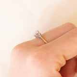 Anello vintage in oro giallo e bianco 9K con opale (0.15ct ca.) e diamanti, anni ‘70
