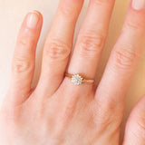 Anello a fiore vintage in oro giallo e bianco 9K con diamanti (0.12ctw ca.), anni ‘80