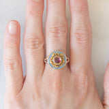 Anello antico in oro giallo 8K con calcedonio azzurro e tormalina rosa, primi del ‘900