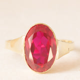 Anello da cocktail vintage in oro giallo 8K con rubino sintetico (10ct ca.), anni ‘70