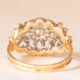 Anello vintage in oro giallo e bianco 18K con diamante centrale di taglio brillante (0.10ct ca.) e diamanti laterali di taglio rosetta, anni ‘40/‘50