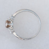Trilogy vintage in platino con diamante centrale fancy brown (0.57ct) e diamanti laterali (0.20ctw)