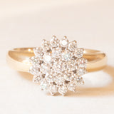 Anello a fiore vintage in oro giallo e bianco 14K con diamanti di taglio brillante (0.93ctw ca.), anni ‘60/‘70