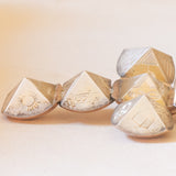 Ciondolo massonico vintage con lamina in oro giallo 9K su argento a forma di sfera e apribile con sei piramidi e disegni incisi