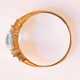 Anello vintage in oro giallo e bianco 9K con spinello sintetico azzurro e diamanti, anni ‘80/‘90