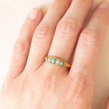 Anello antico in oro giallo 18K con turchesi e perline, anni ‘10