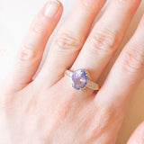 Anello da cocktail vintage in oro giallo e bianco 9K con tanzanite (3.20ct ca.) e diamanti (0.46ctw ca.)