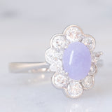 Anello a margherita in platino con giada lavanda (1.55ct) e diamanti (0.81ctw), anni ‘90
