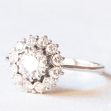 Anello a margherita vintage in oro bianco 18K con diamanti di taglio vecchia Europa (1.20ctw ca.), anni ‘60