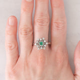 Anello a fiocco di neve in oro bianco 14K con smeraldo (0.13ct ca.) e diamanti (0.24ctw ca.), anni ‘70