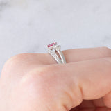 Anello vintage in platino con rubino (0.37ct) e diamanti (0.43ctw), anni ‘90/anni ‘2000