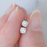 Orecchini punto luce in oro bianco 18K con diamanti di taglio brillante (0.28ctw ca.)