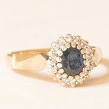 Anello a margherita vintage in oro giallo 9K con zaffiro (0.60ct ca.) e diamanti (0.16ctw ca.), anno 1978