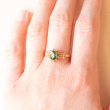 Anello vintage in oro giallo 9K con smeraldo sintetico (0.65ct ca.), anni ‘50