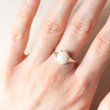 Anello Art Déco in oro giallo e bianco 9K con opale (1.40ct ca.), anni ‘30