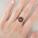 Anello a fiore vintage in oro giallo 8K con granati (2ctw ca.), anni ‘50/‘60