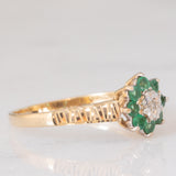 Anello a fiore vintage in oro giallo 9K con smeraldi (0.36ctw ca.) e diamante (0.01ct ca.), anni ‘70/‘80