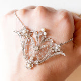 Collier Art Nouveau in oro bianco 18K con perline bianche e diamanti, anni ‘20
