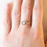 Anello vintage in oro giallo e bianco 9K con topazio azzurro trattato (0.40ct ca.) e diamanti, anni ‘60/‘70