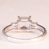 Anello vintage in oro bianco 9K con kunzite (1.20ct ca.) e diamanti di taglio tapered, anno 2005