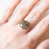 Anello vintage in oro giallo 14K con spinelli verdi sintetici (1.60ctw ca.), anni ‘60/‘70