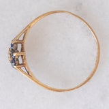 Anello a fiore vintage in oro giallo 9K con zaffiri (0.30ctw ca.) e diamante, anno 1977