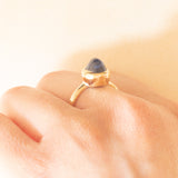 Solitario vintage in oro giallo 18K con zaffiro cabochon (2.50ct ca.), anni ‘60/‘70