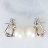 Orecchini vintage in oro bianco 18K con perle bianche e diamanti di taglio vecchia miniera (0.70ctw ca.), anni ‘40/‘50