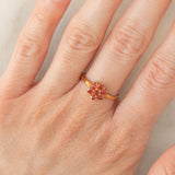 Anello a fiore in oro giallo 9K con zaffiri rossi (0.55ctw)