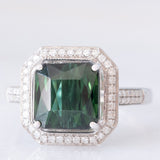 Anello a margherita vintage in oro bianco 18K con tormalina verde (2.80ct) e diamanti (0.40ctw), anni ‘2000