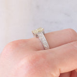 Anello vintage in oro bianco 18K con diamanti fancy gialli (1.23ctw) e diamanti bianchi (0.22ctw), anni ‘80/‘90
