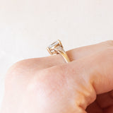 Anello vintage in oro giallo 9K con topazio azzurro (0.70ct ca.) e diamanti, anni ‘70/‘80