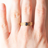 Anello vintage in oro giallo 18K con zaffiro (0.30ct ca.) e diamanti (0.08ctw ca.), anni '70