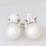 Orecchini vintage in oro bianco 18K con perle bianche e diamanti di taglio brillante (0.50ctw ca.)